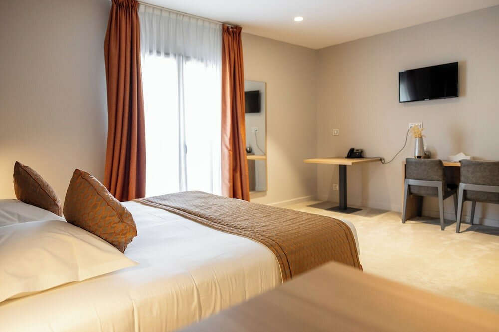 Фото Adonis Le Bastia