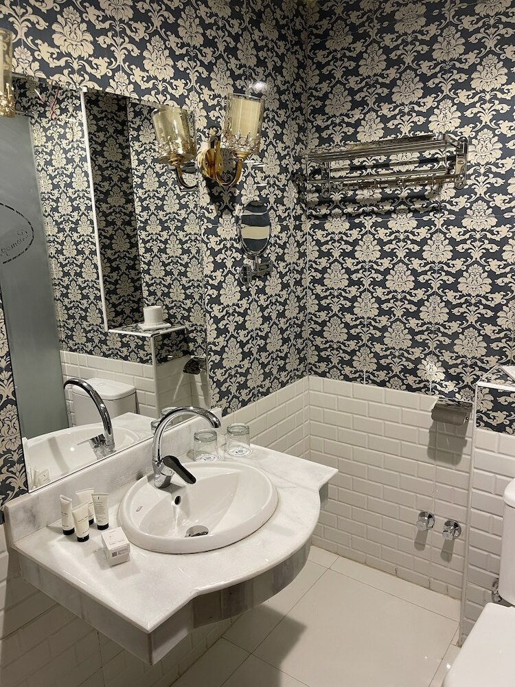 Фото Cosmopolitan Plaza Inn Hotel