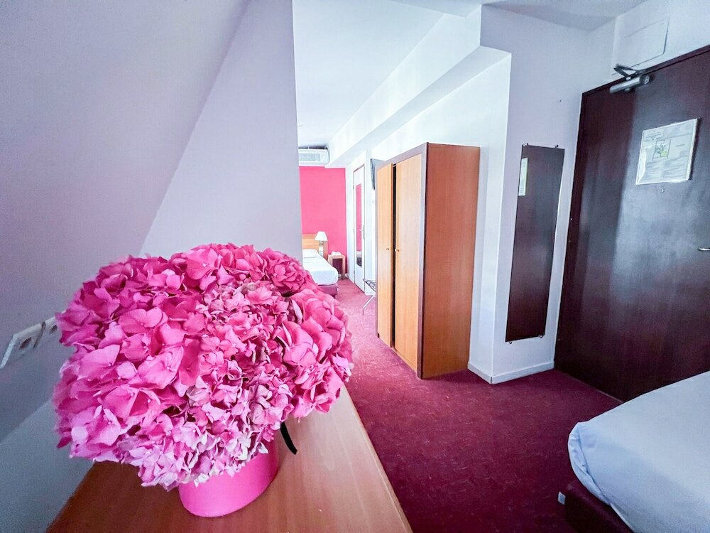 Фото La Dépendance