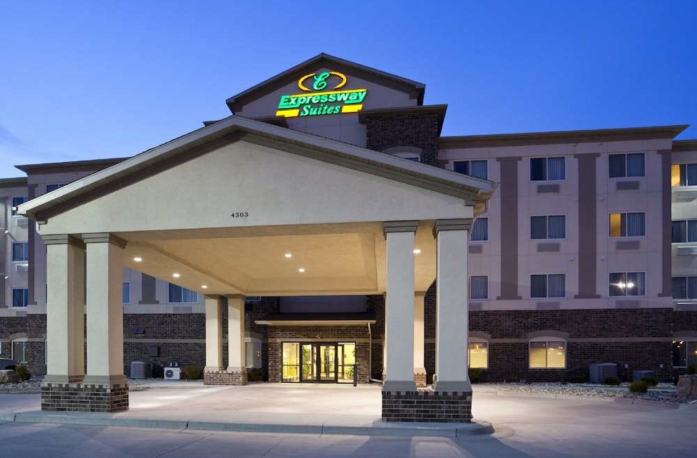 Фото Expressway Suites Fargo