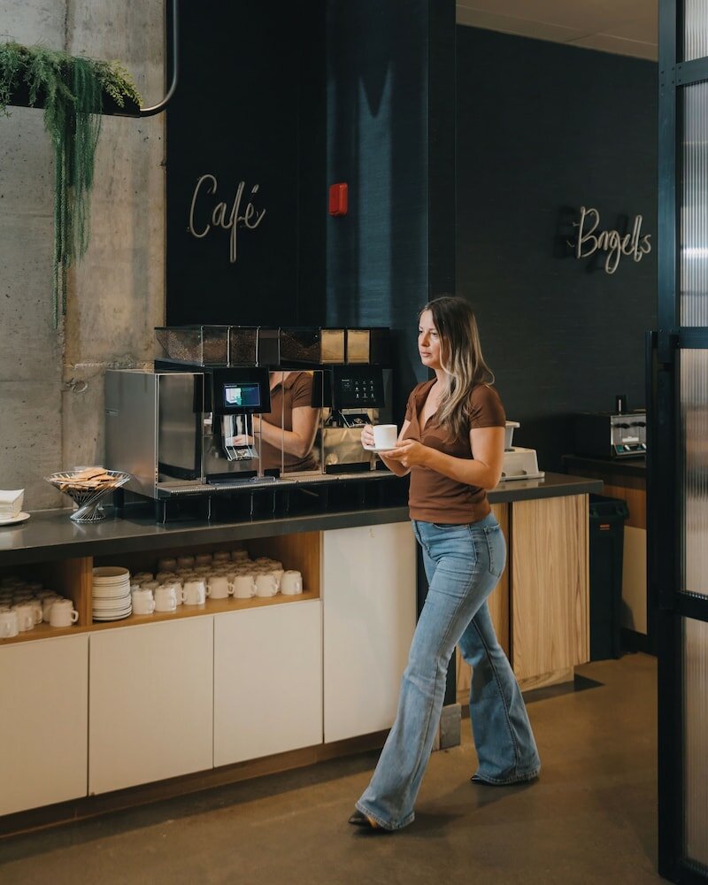 Фото Hotel Le Dauphin Montreal Centre Ville