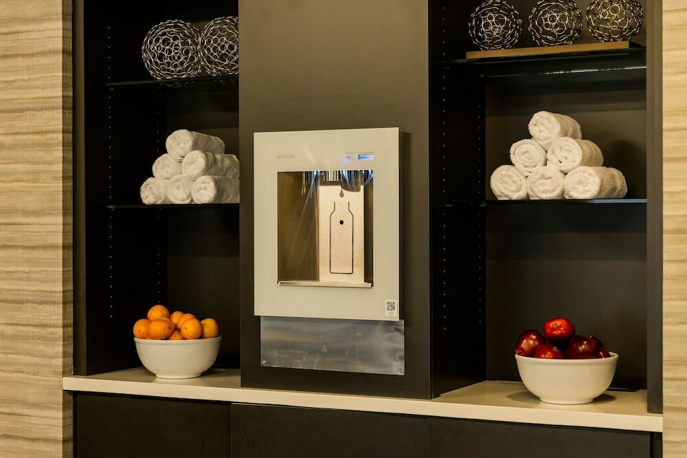 Фото Courtyard by Marriott Lincroft Red Bank