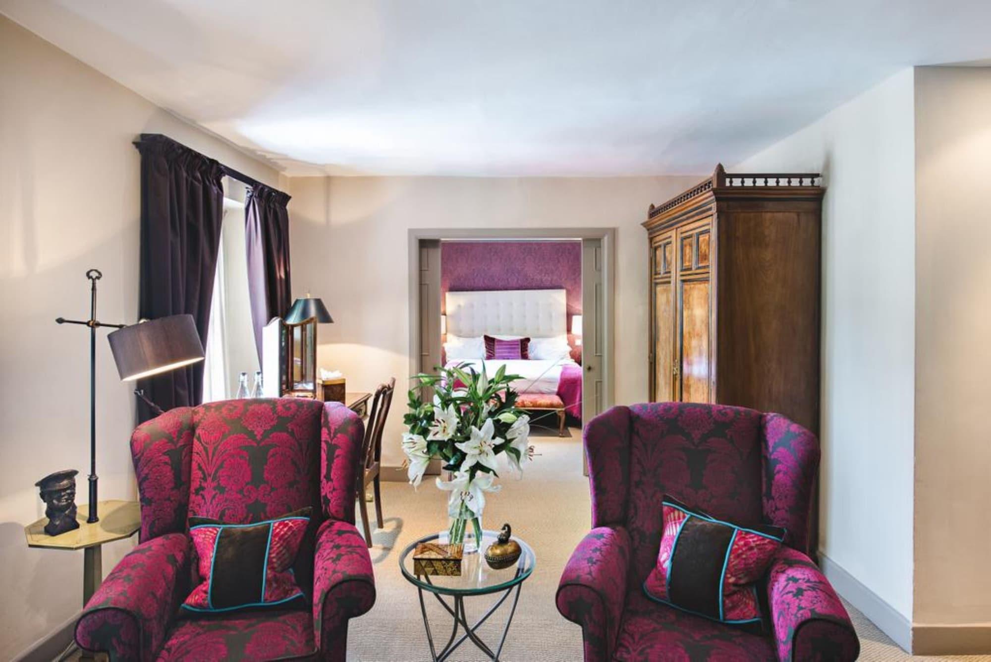 Фото The Feathers Hotel