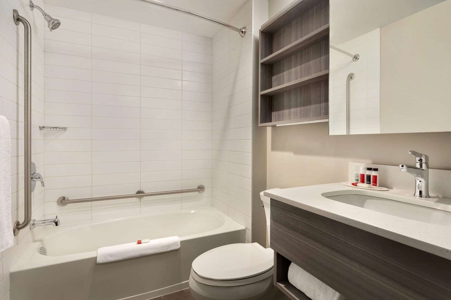 Фото Microtel Inn & Suites by Wyndham Lloydminster