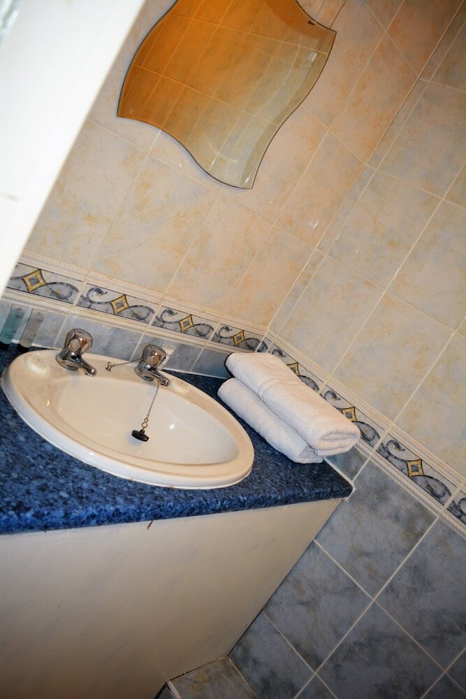 Фото The Albany Hotel