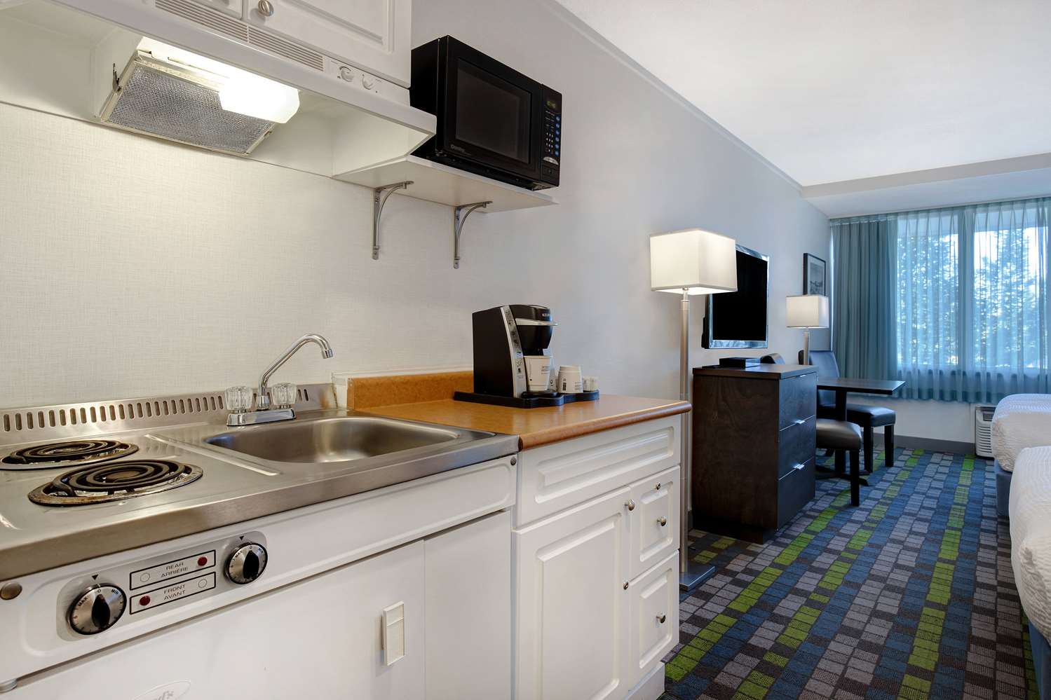 Фото Days Inn by Wyndham Victoria Airport Sidney