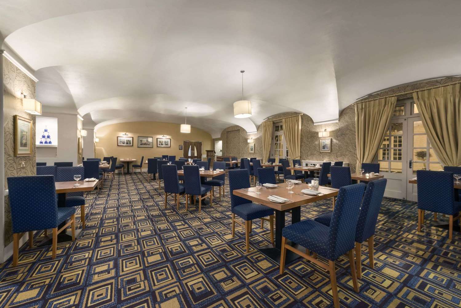 Фото Ramada by Wyndham Loughborough Hotel
