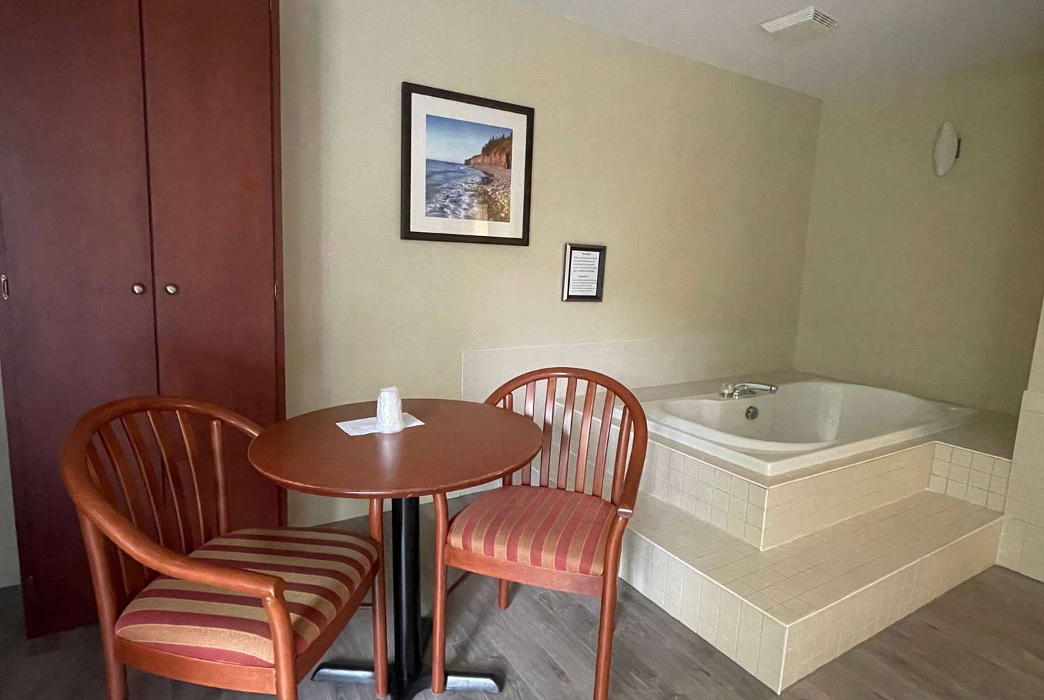 Фото Super 8 by Wyndham Campbellton NB