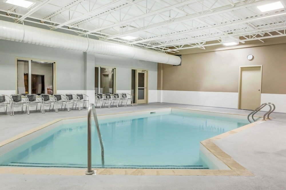 Фото Super 8 by Wyndham Peterborough