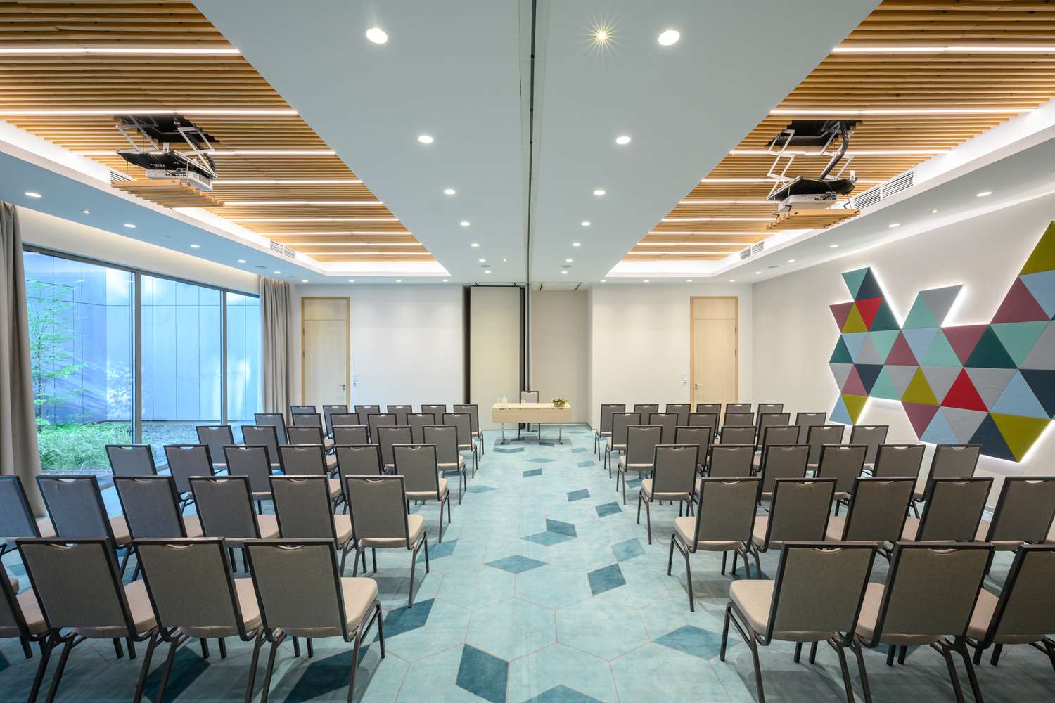 Фото Hilton Garden Inn Budapest City Centre