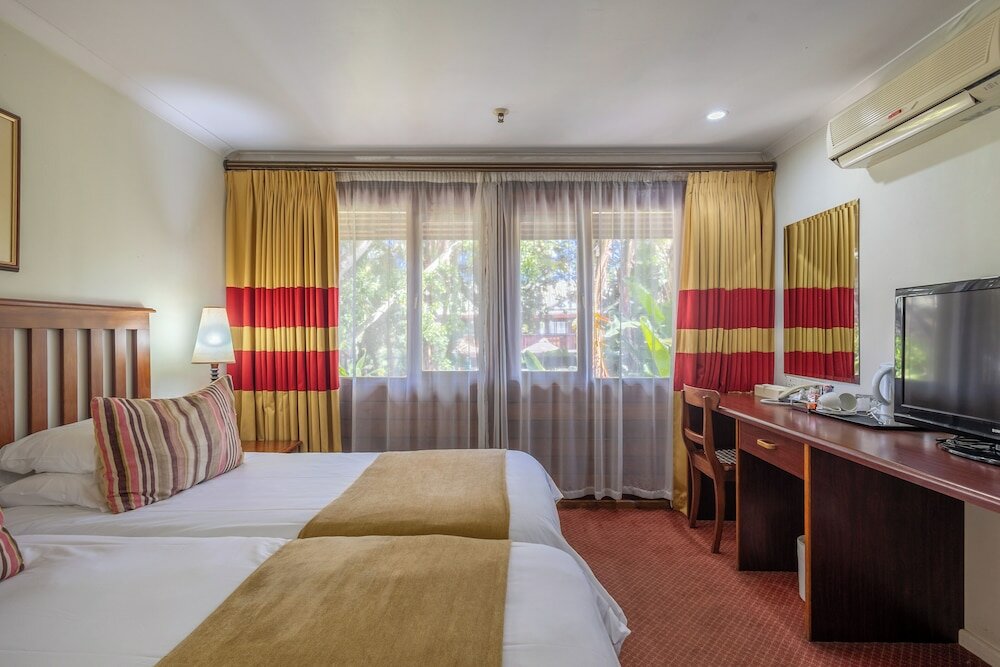 Фото Knysna Log-Inn Hotel