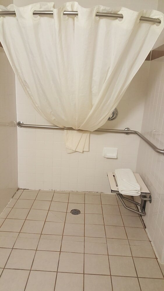 Фото AmericInn by Wyndham Garden City