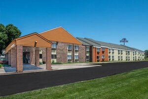 Гостиница Sunset Inn & Suites - Lincoln Airport