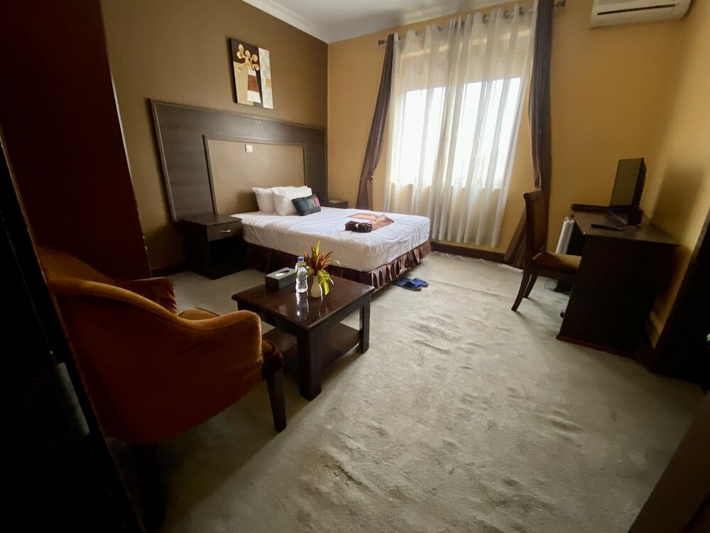 Фото The Country Inn Hotel