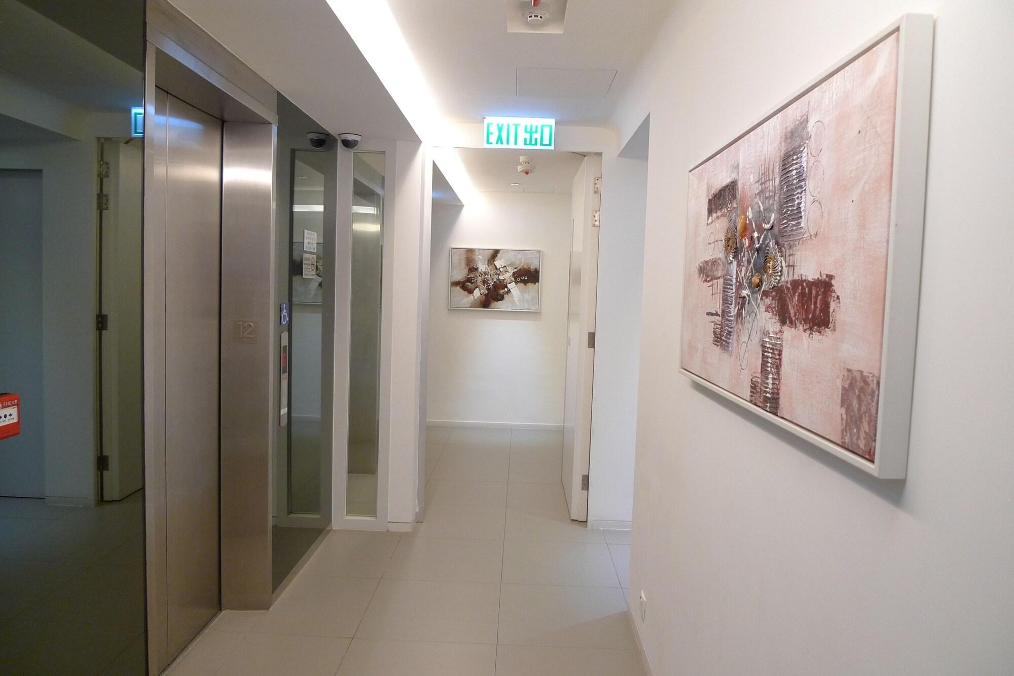 Фото 60 West Suites Hotel