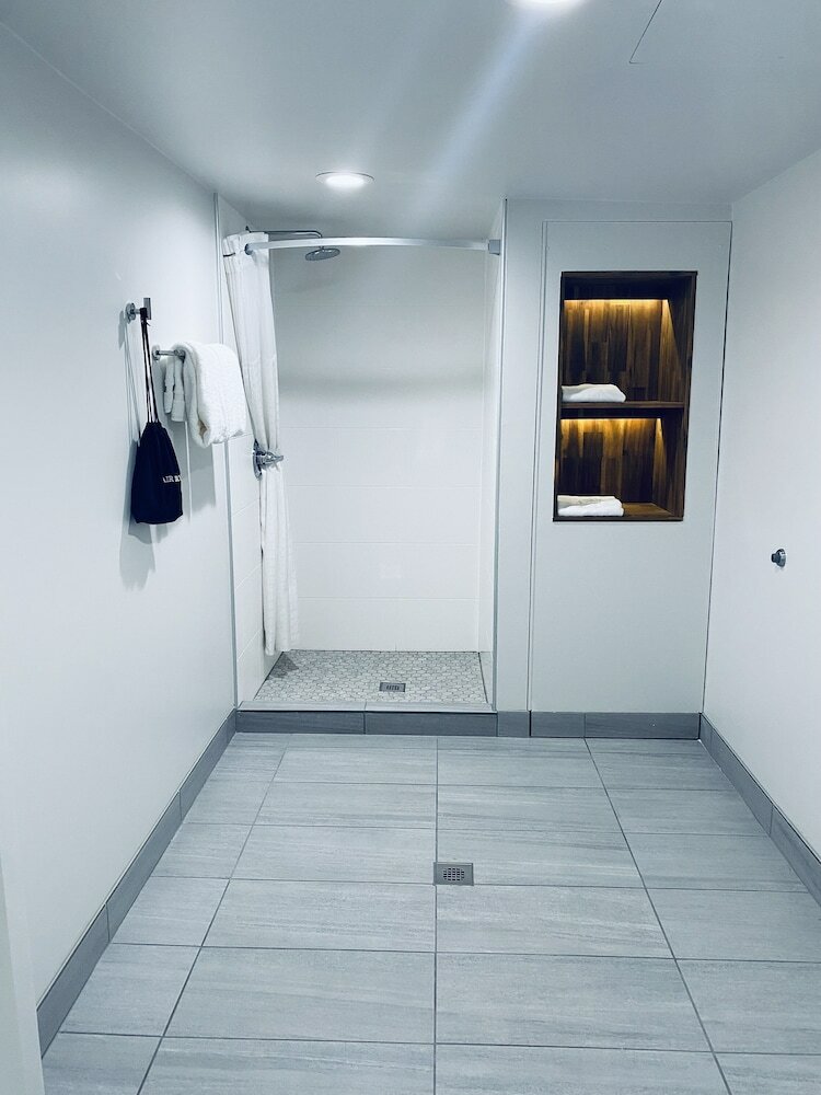 Фото The Live Hotel