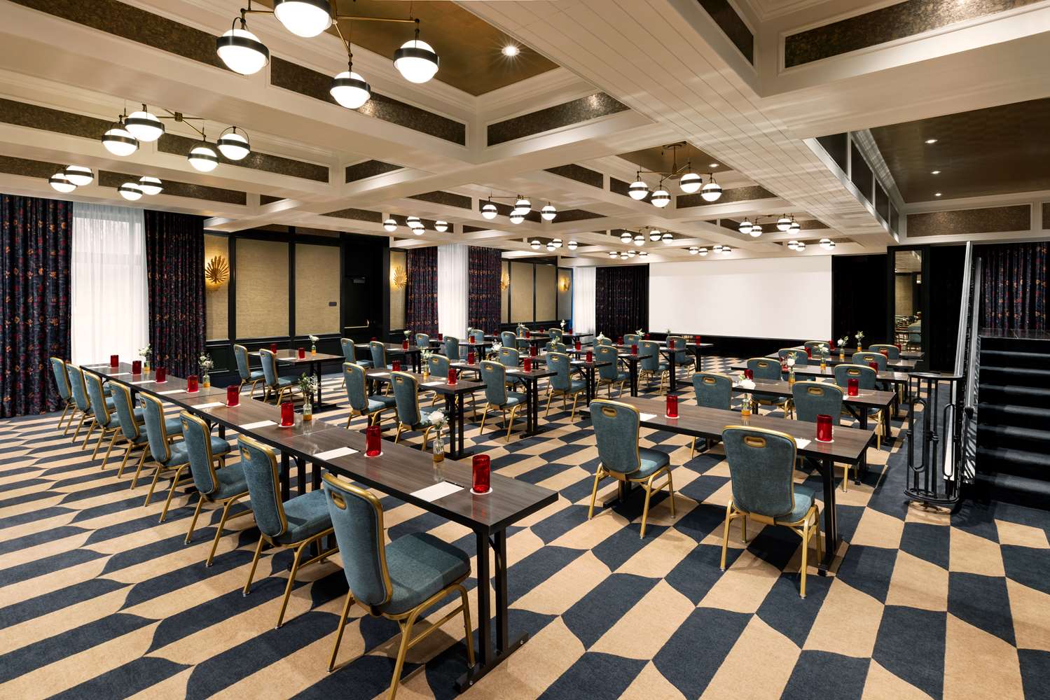 Фото The Candler Hotel Atlanta, Curio Collection by Hilton