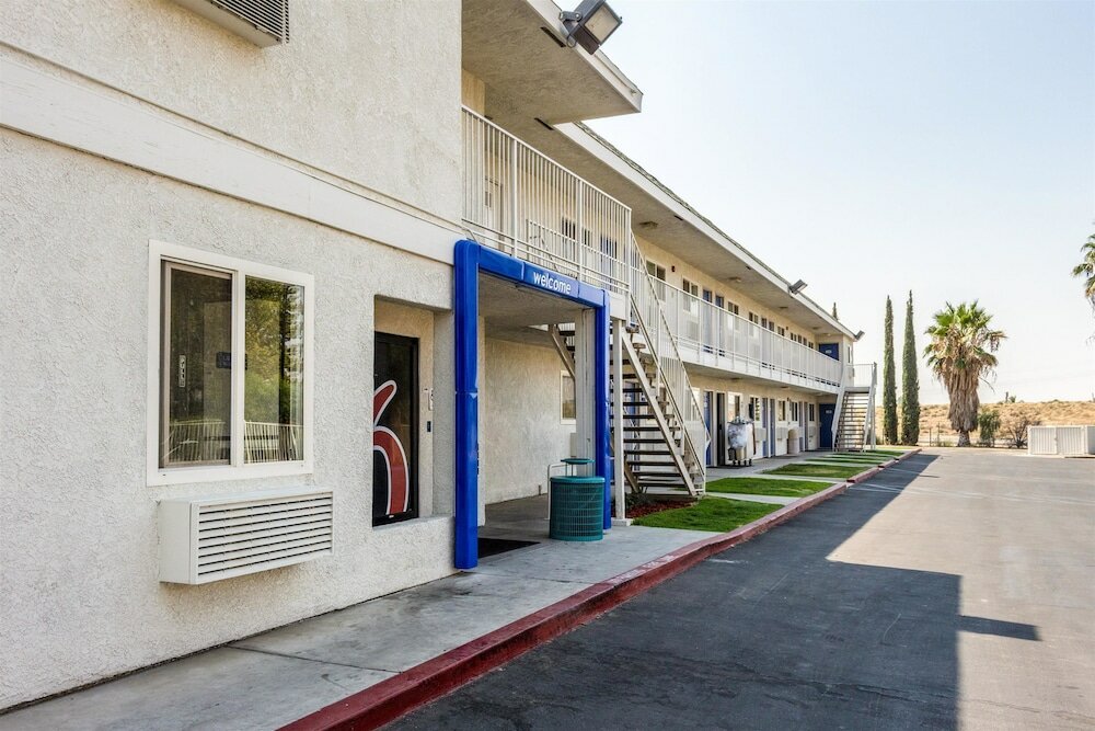 Фото Motel 6 Bakersfield, Ca - East