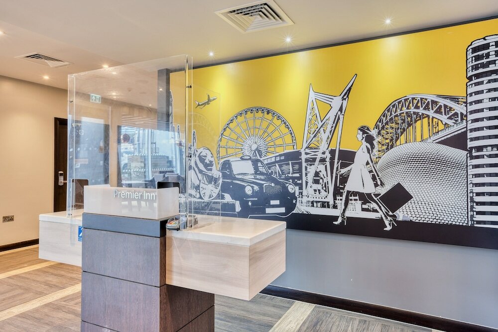 Фото Premier Inn London New Southgate Hotel