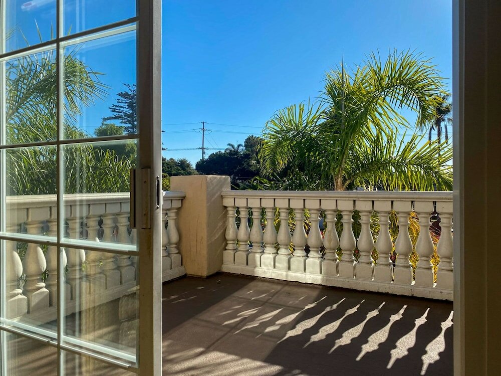 Фото Comfort Suites Oceanside Camp Pendleton Area