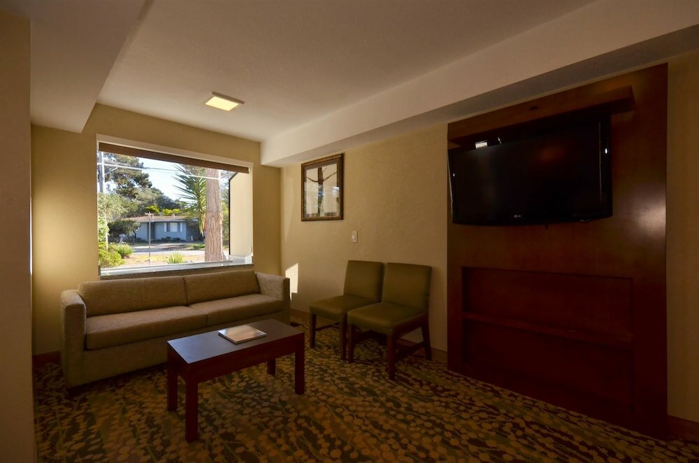 Фото Best Western The Inn & Suites Pacific Grove