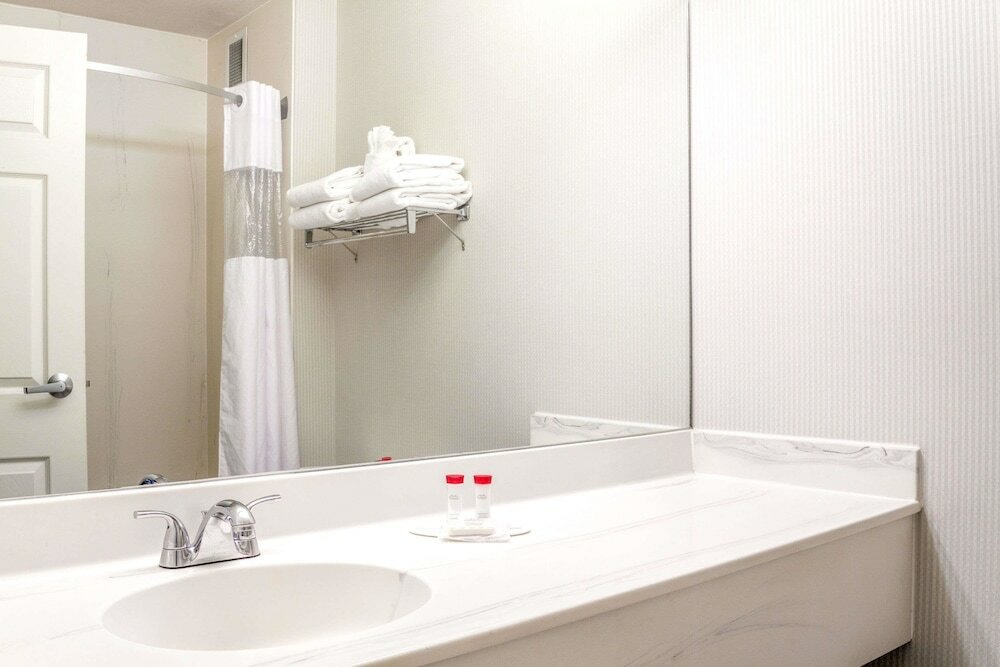 Фото Ramada by Wyndham Salt Lake City