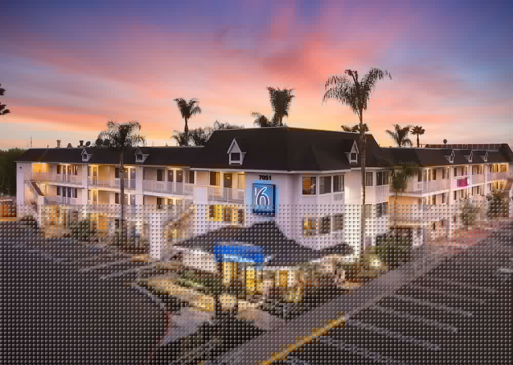 Фото Motel 6 Buena Park, Ca - Knotts Berry Farm - Disneyland