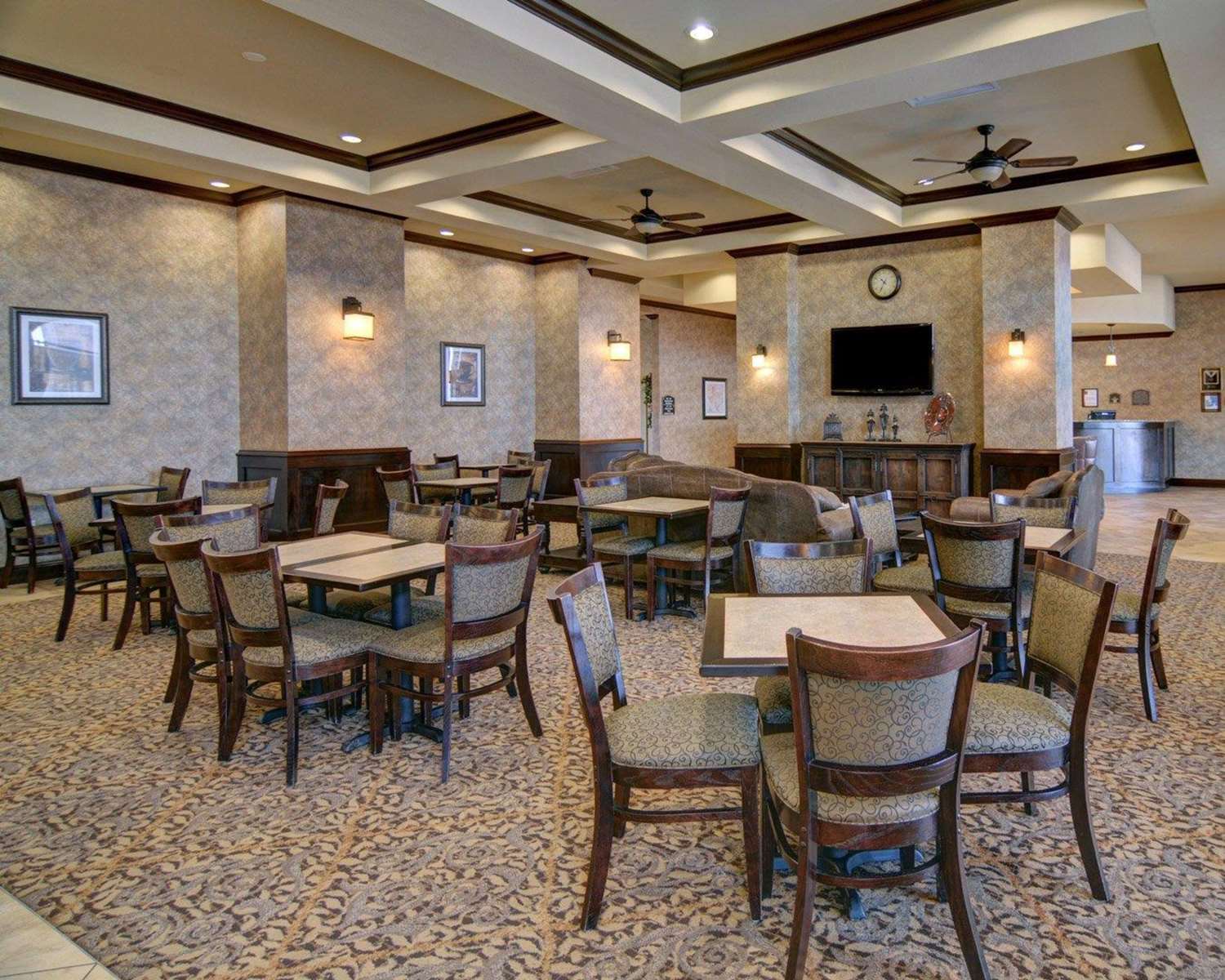 Фото Comfort Suites Frisco