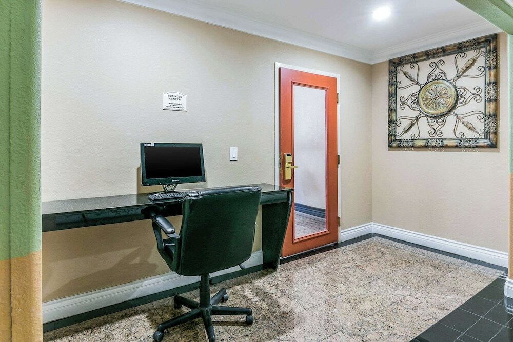 Фото Quality Inn & Suites