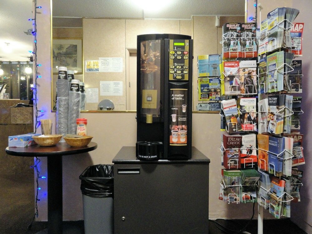 Фото English Bay Hotel