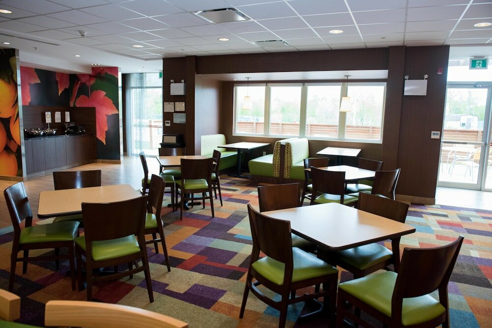 Фото Fairfield Inn & Suites by Marriott Moncton