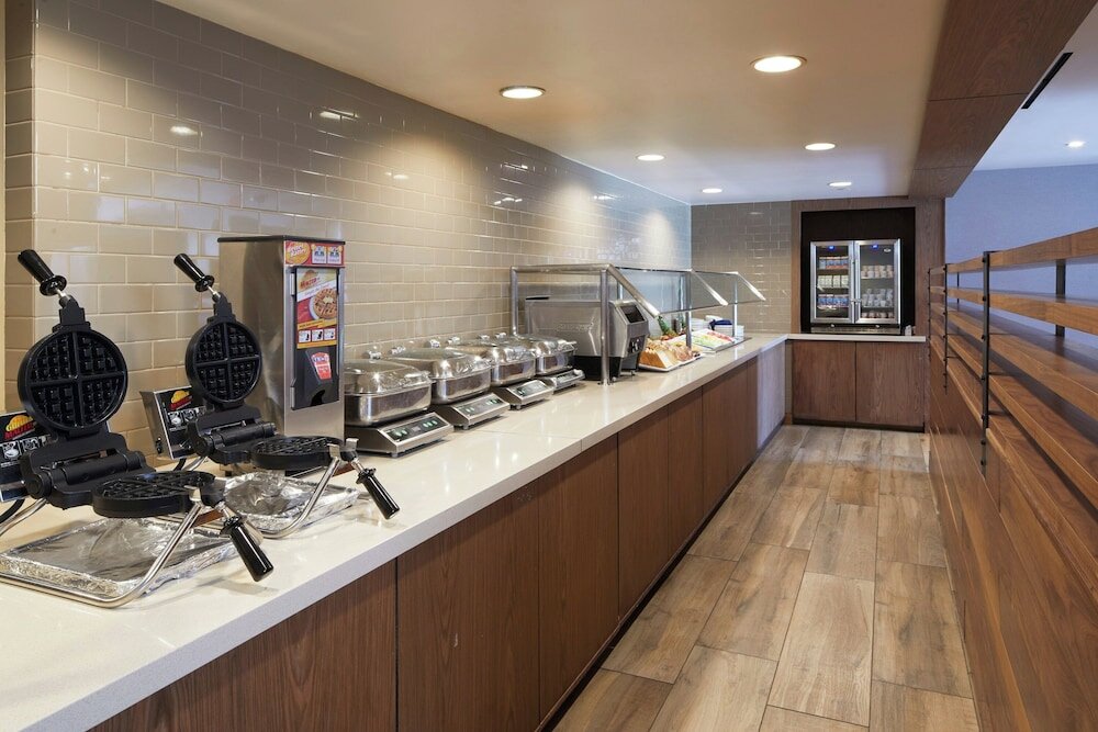 Фото Four Points by Sheraton Los Angeles Westside