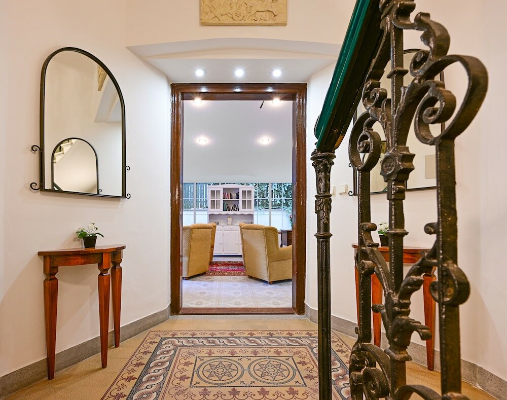 Фото Hotel Mala Strana