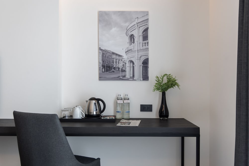 Фото Travelodge Phuket Town