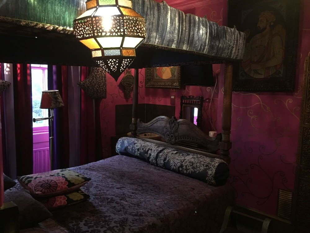 Фото The Pavilion Hotel