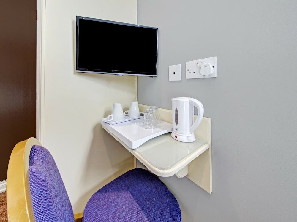 Фото Oyo Bostons Manor Hotel