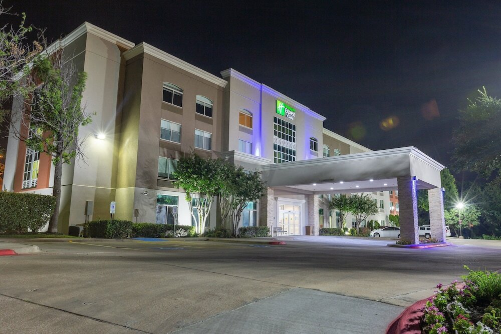 Фото Holiday Inn Express And Suites Arlington North - Stadium Area, an Ihg Hotel