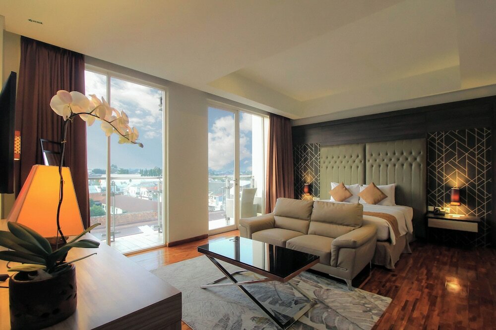 Фото Crystal Lotus Hotel Yogyakarta