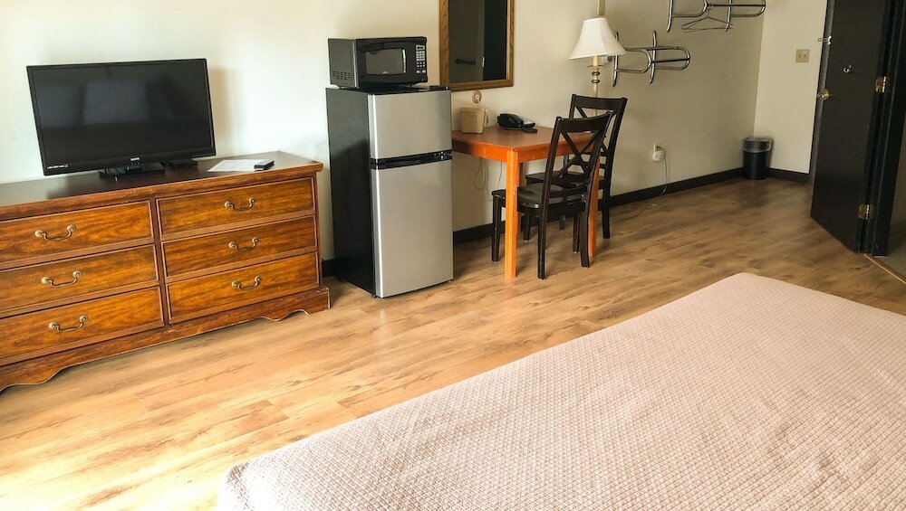 Фото Colonial Inn Ellsworth