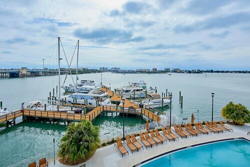 Внешний вид отеля Courtyard St. Petersburg Clearwater/Madeira Beach в Мадейра-Бич, фото 2