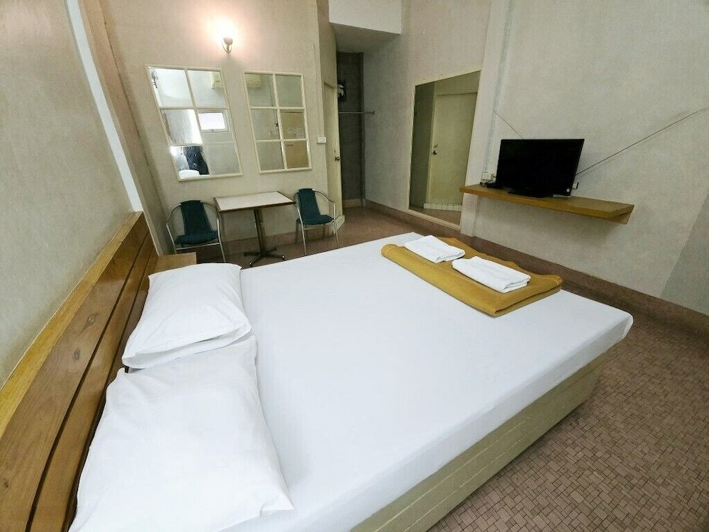 Фото Rajata Hotel