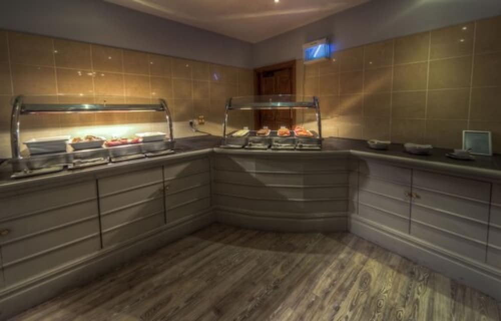 Фото The Old Ship Hotel