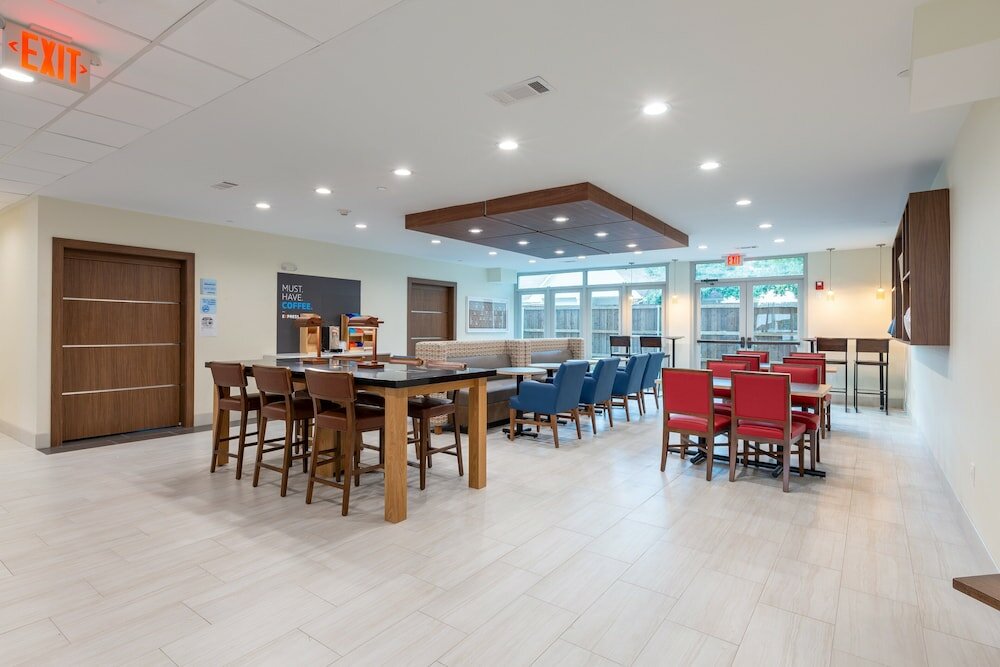 Фото Holiday Inn Express And Suites Arlington North - Stadium Area, an Ihg Hotel
