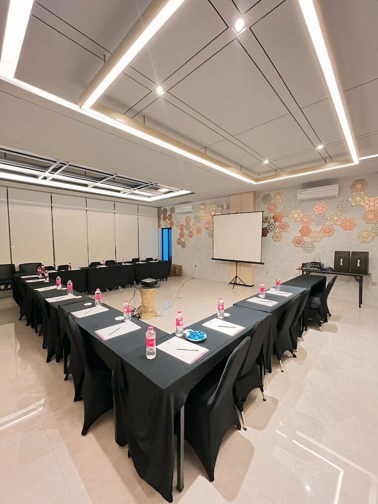 Фото Laxston Hotel by Front One