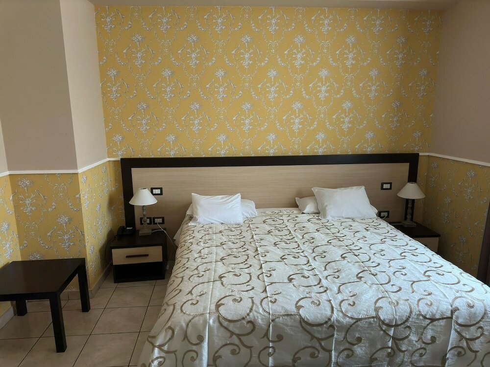 Фото Hotel De La Ville Relais