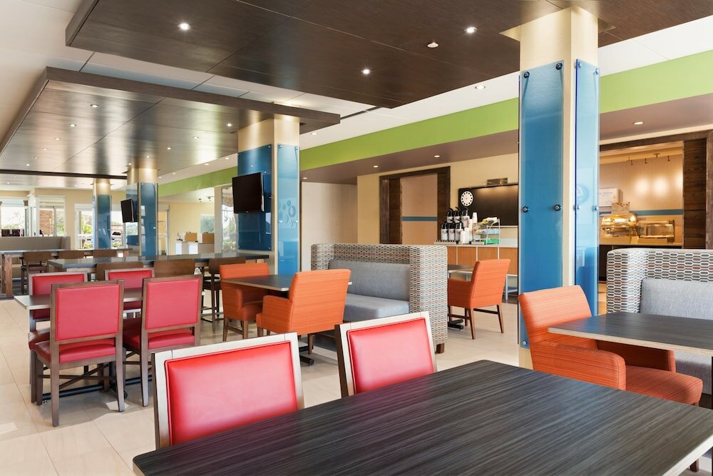 Фото Holiday Inn Express & Suites Edinburg-McAllen Area, an Ihg Hotel