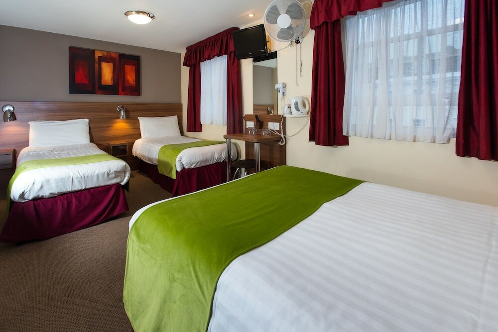 Фото отеля 2