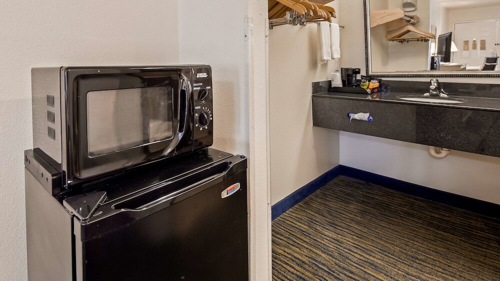 Фото SureStay Hotel by Best Western Falfurrias