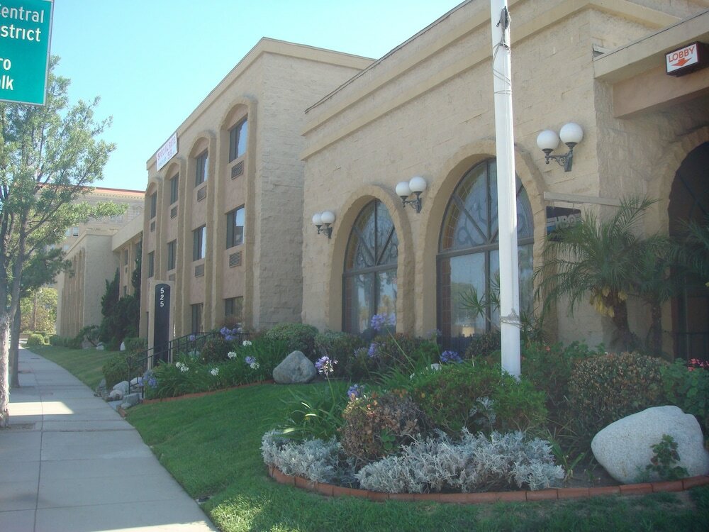 Фото Portside Inn & Suites