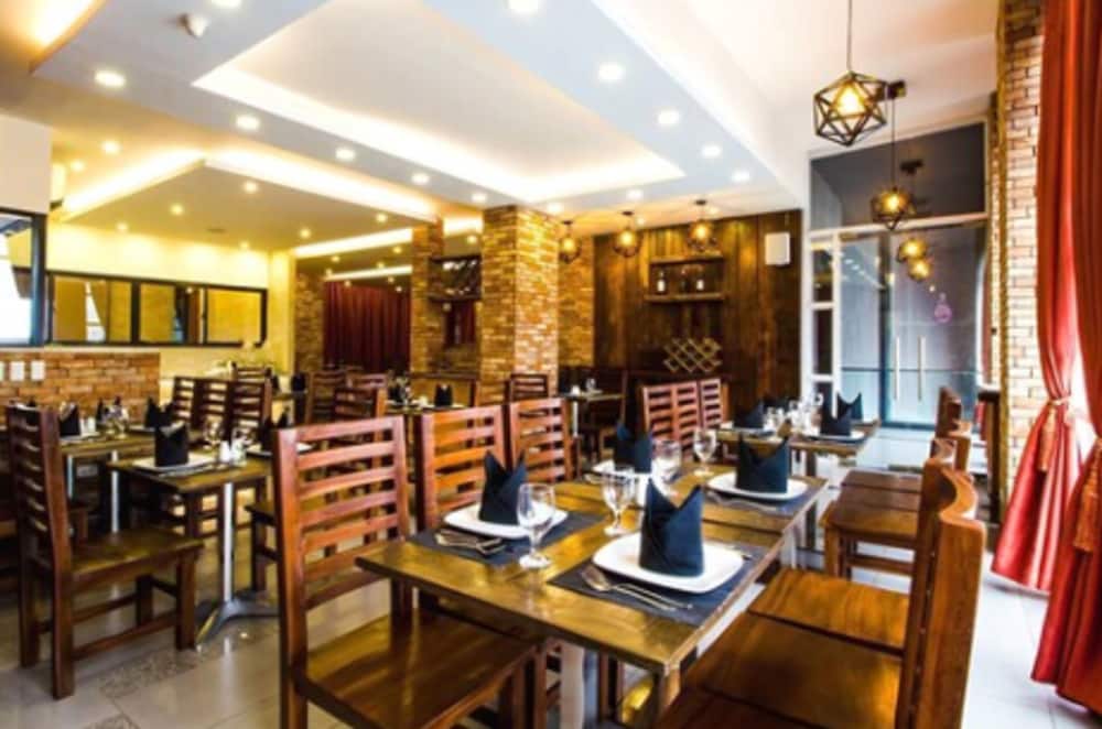 Фото Jade Hotel & Suites